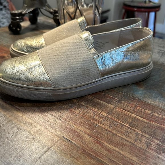 LOGO Lori Goldstein Gold Slip on Sneaker style Awesomeness - Size 9 - Picture 5 of 6